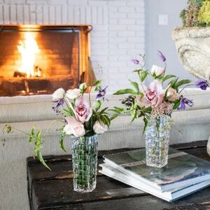 NACHTMANN 6" BOSSA NOVA BUD VASE Elegant Crystal Vase with Floral Arrangement